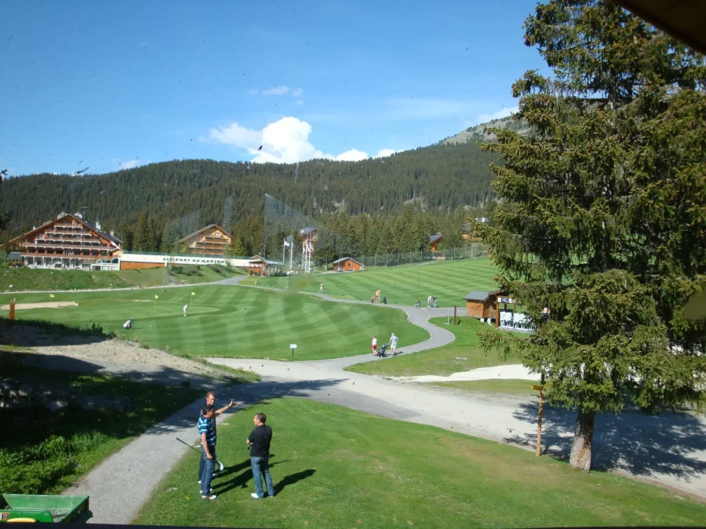 Les-9-trous-du-haut-Méribel-Parcours-