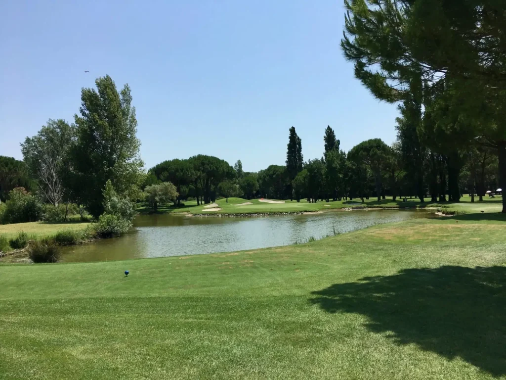 trou-parcours-obstacle-deau-par-3-Grande-motte--scaled-scaled